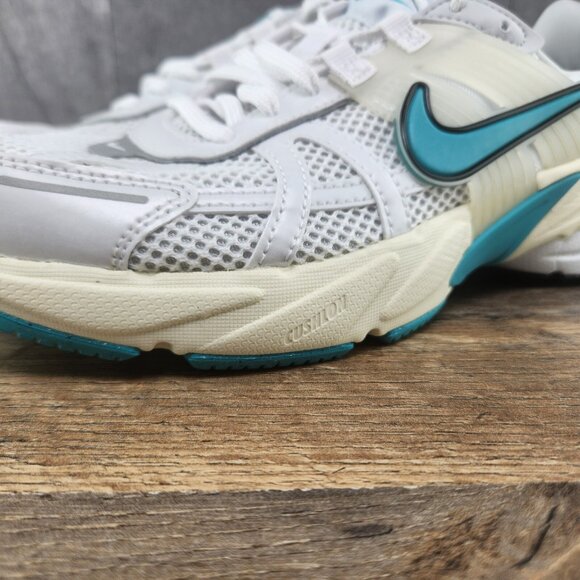 Nike V2K Run Size 8 Womens White Dusty Cactus Teal Running Casual Shoes - Picture 9 of 15